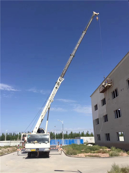 黄陂区“轻装强干”—— 吊车的 “轻量化臂架” 技术